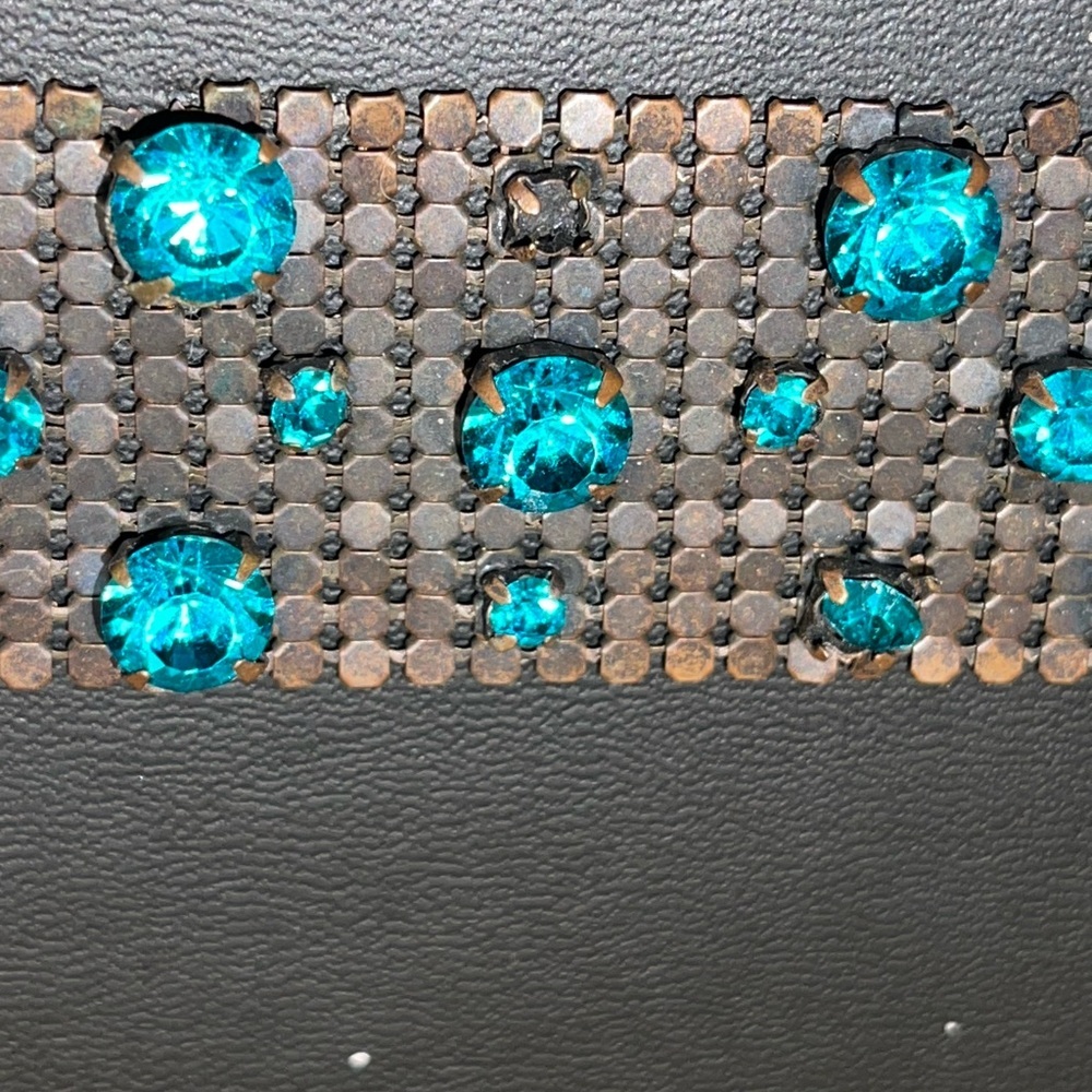 ❌❌SOLD❌❌Accessories Chainmail Green Rhinestone bracelet - Picture 6 of 6